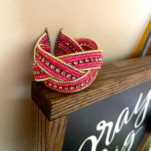🎉 HOST PICK 🎉 Beaded pink and gold cuff bracelet